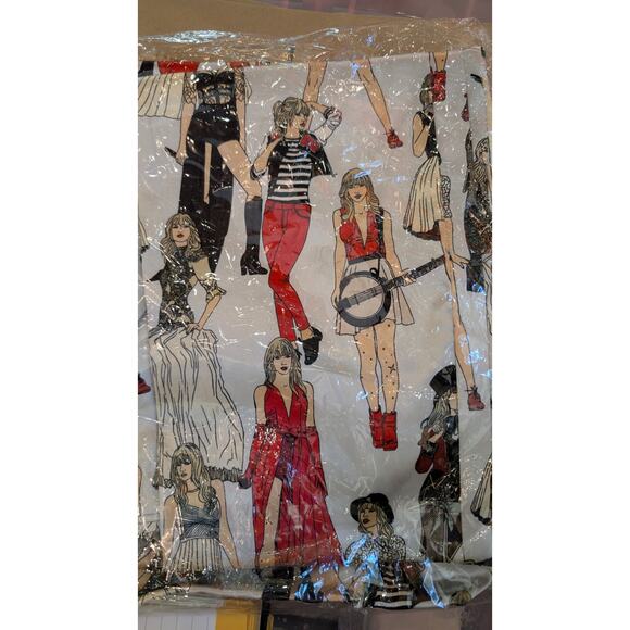 Taylor Swift Red (Taylor's Version) Eras Tour pajamas in size Large. - Picture 2 of 2